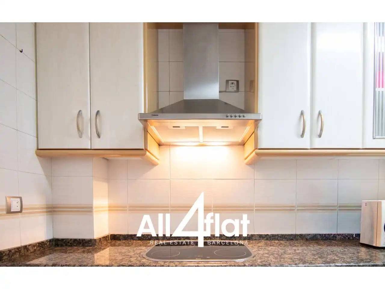 Cocina de Piso de alquiler en Barcelona con Parquet y Balcón