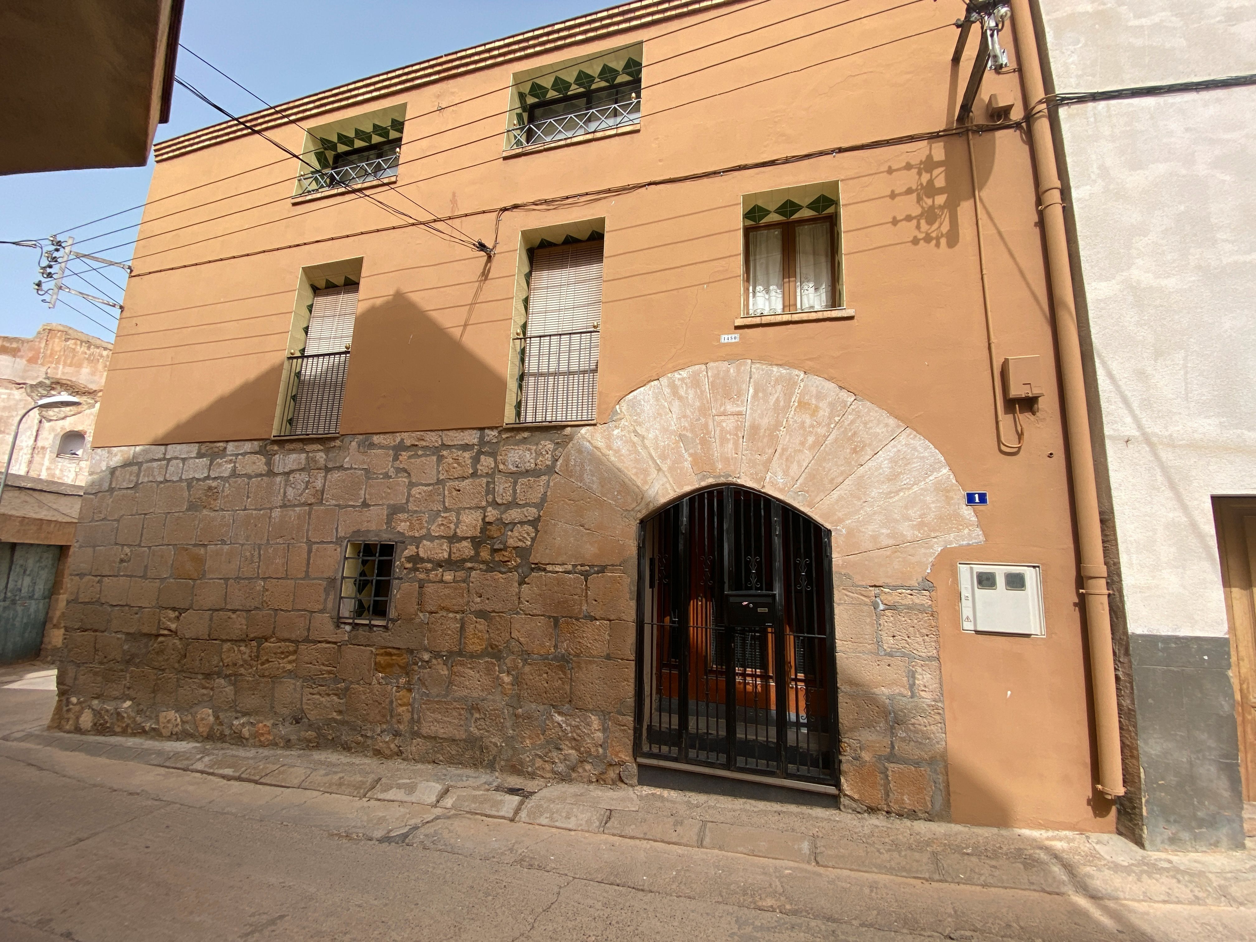 Vista exterior de Casa adosada en venda en Sarroca de Lleida amb Terrassa, Traster i Balcó