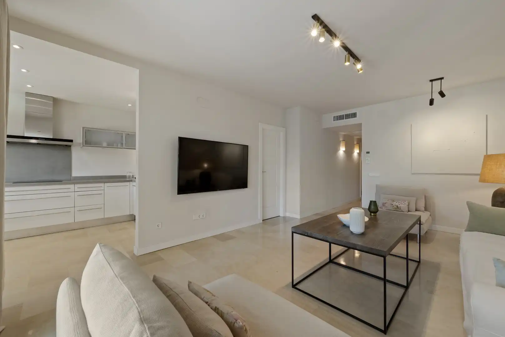 Sala d'estar de Planta baixa en venda en Fuengirola amb Aire condicionat, Terrassa i Piscina