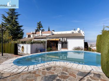 Villa con balcone in vendita a Avenida BERMEJALES DE LOS
