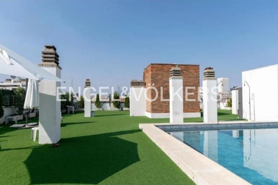 Piscina de Apartament de lloguer en  Madrid Capital amb Aire condicionat, Calefacció i Terrassa