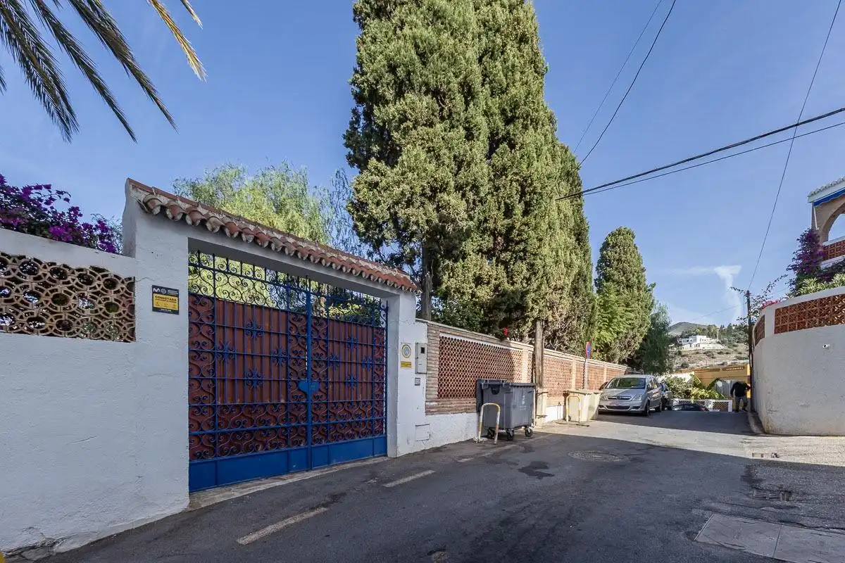 Vista exterior de Casa o xalet en venda en Almuñécar amb Aire condicionat, Calefacció i Jardí privat