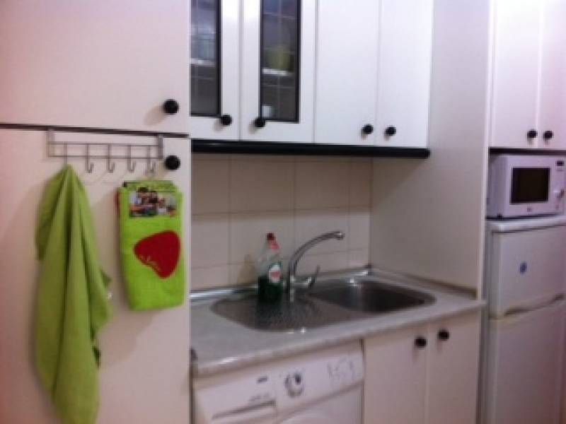 Cuina de Apartament de lloguer en Zamora Capital  amb Calefacció, Parquet i Terrassa