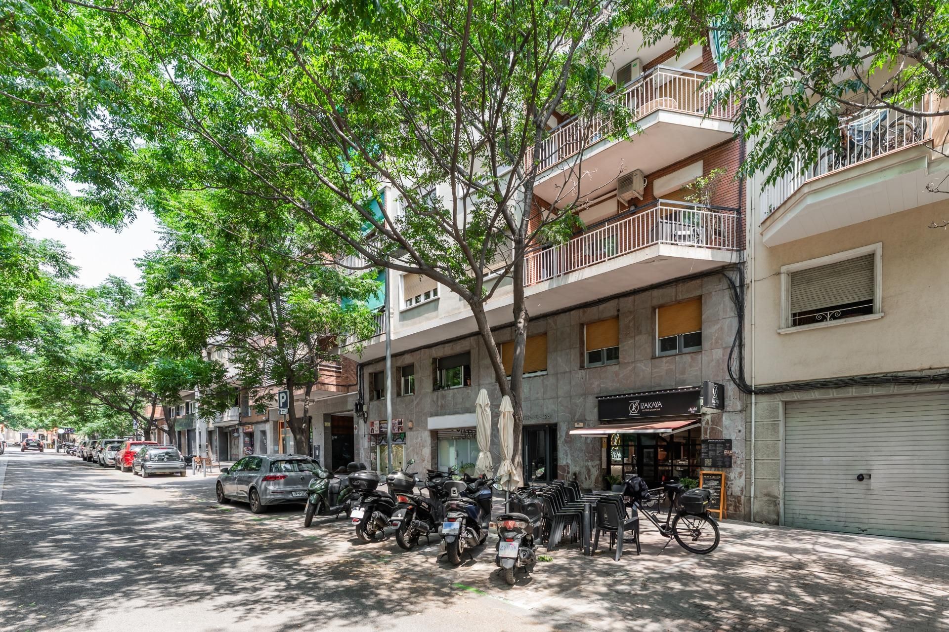 Vista exterior de Local en venda en  Barcelona Capital