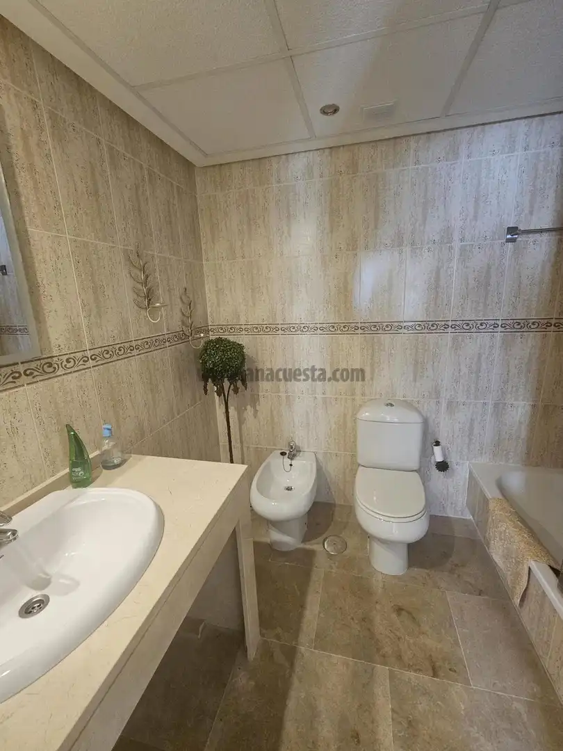 Apartamento con piscina en venta en Marina de la Duquesa, imagen 11