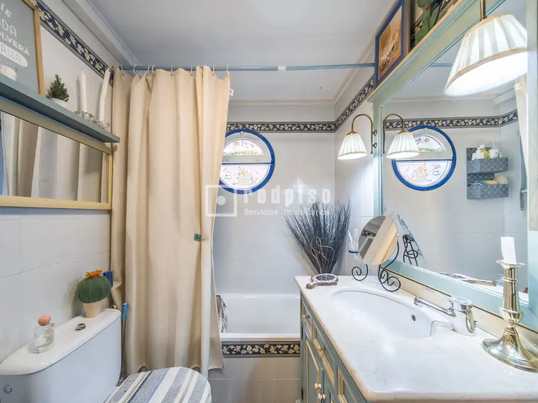 Baño de Casa o chalet en venta en Alcorcón con Aire acondicionado, Calefacción y Jardín privado