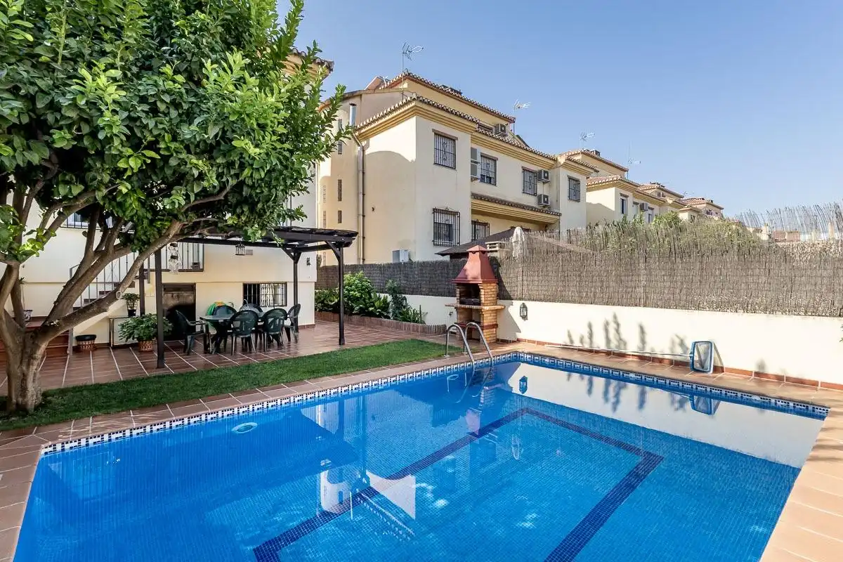 Maison jumelée avec piscine à vendre à Paseo de Carlos Cano 55