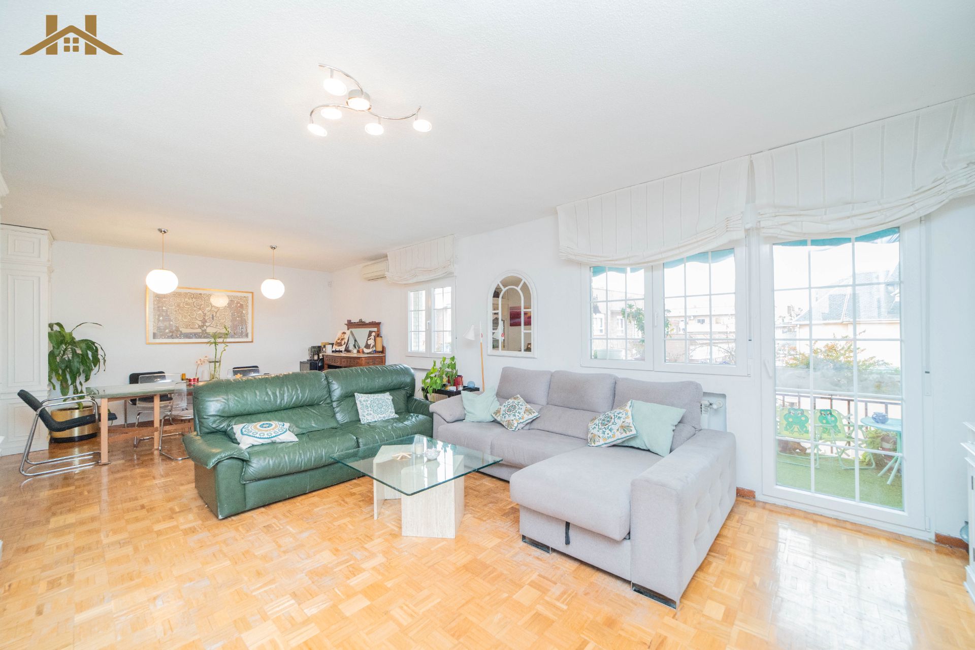 Sala d'estar de Dúplex en venda en Majadahonda amb Aire condicionat, Calefacció i Balcó