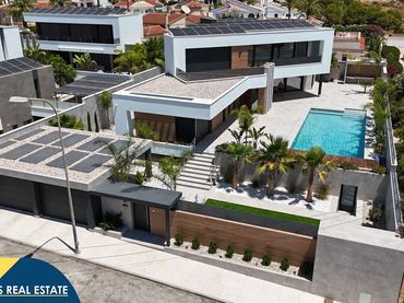 Detached house with pool for sale in Ciudad Quesada