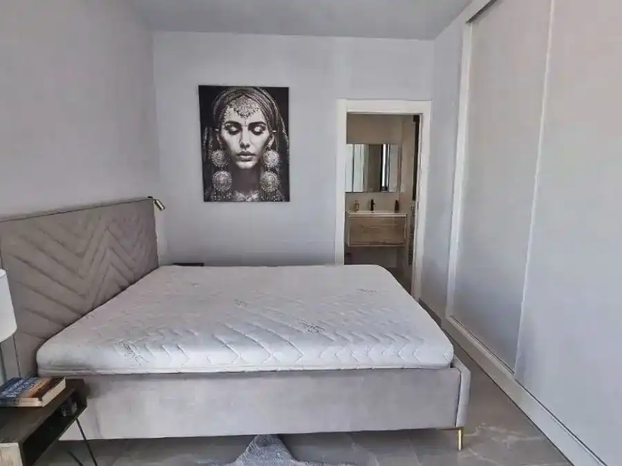 Schlafzimmer von Wohnungen zur Miete in Torrevieja mit Klimaanlage, Schwimmbad und Balkon
