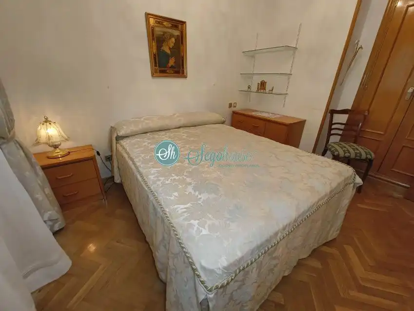 Habitación de Piso en venta en Segovia con Calefacción, Trastero y Balcón