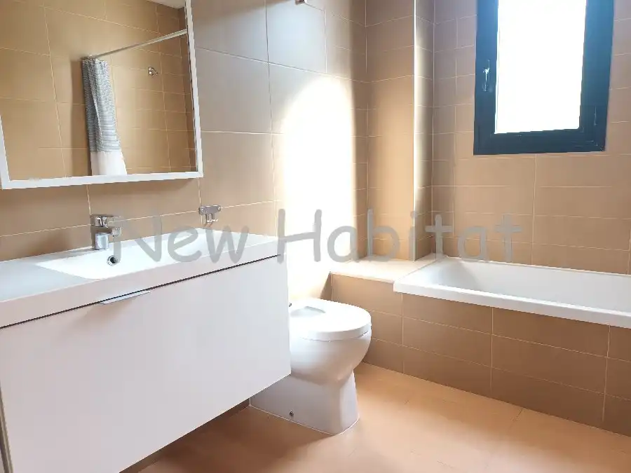 Baño de Casa adosada en venta en Castellón de la Plana / Castelló de la Plana con Aire acondicionado, Jardín privado y Terraza