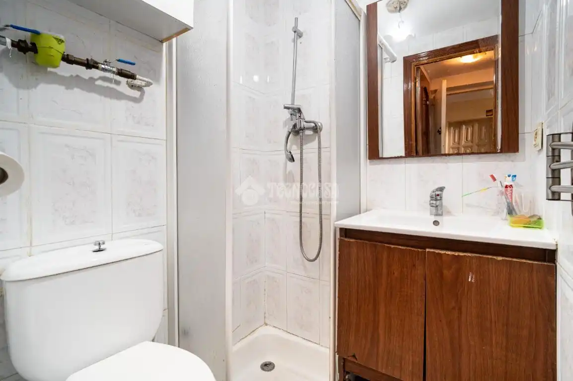 Bathroom of Flat for sale in Granada