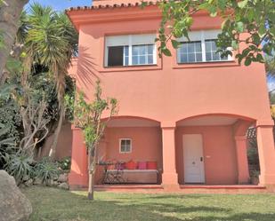 Vista exterior de Casa o xalet de lloguer en Marbella amb Aire condicionat i Terrassa