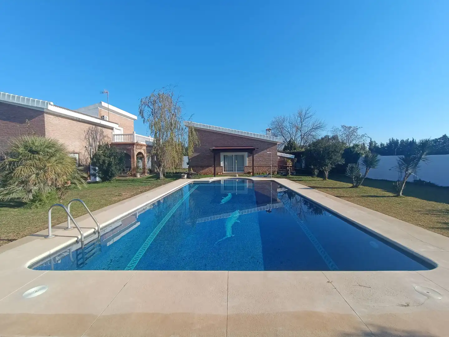 Piscina de Casa o xalet en venda en Alcalá de Guadaira amb Aire condicionat, Calefacció i Jardí privat