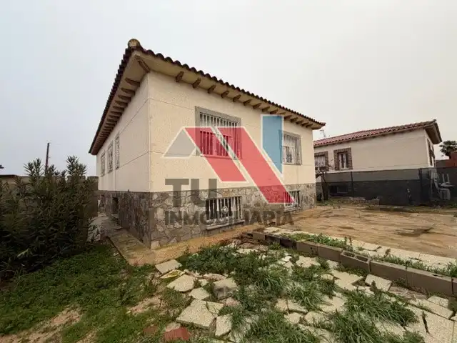 Exterior view of Houses for sale in Huecas  with Storage room, Swimming Pool and Alarm