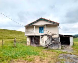 Vista exterior de Finca rústica en venda en Riotuerto amb Balcó