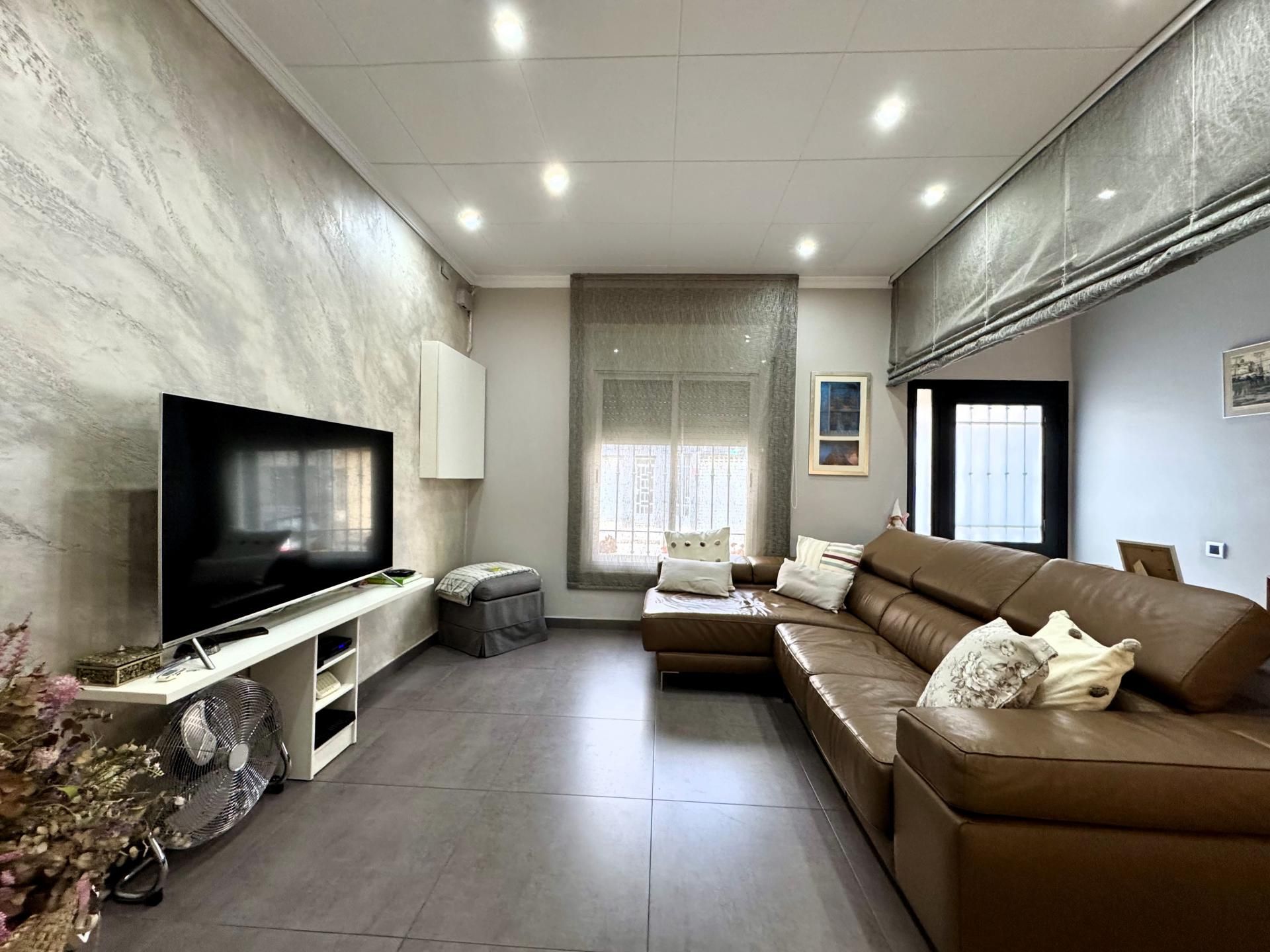 Living room of Single-family semi-detached for sale in Sabadell  with Heating