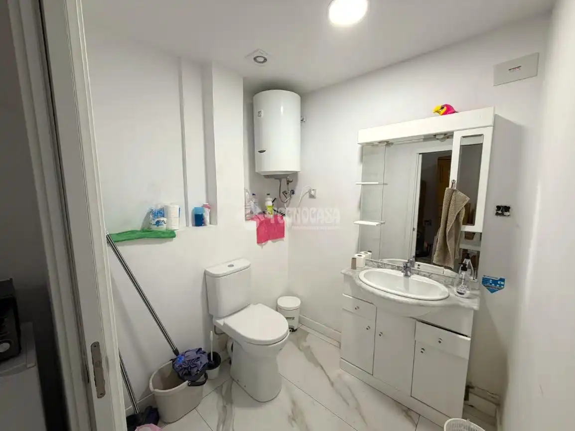 Baño de Local en venta en Alcalá de Henares con Aire acondicionado y Calefacción