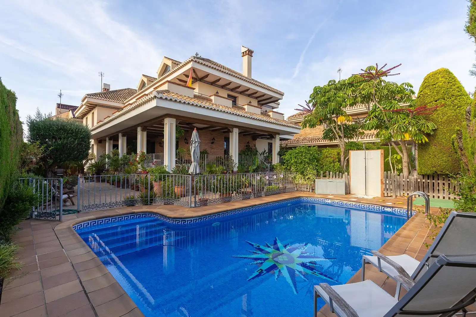 Chalet con terraza en venta en Calle MAR NEGRO, imagen 2