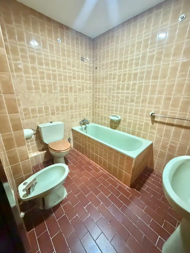 Bathroom of Flat for share in Jaén  with Air Conditioner, Heating and Furnished