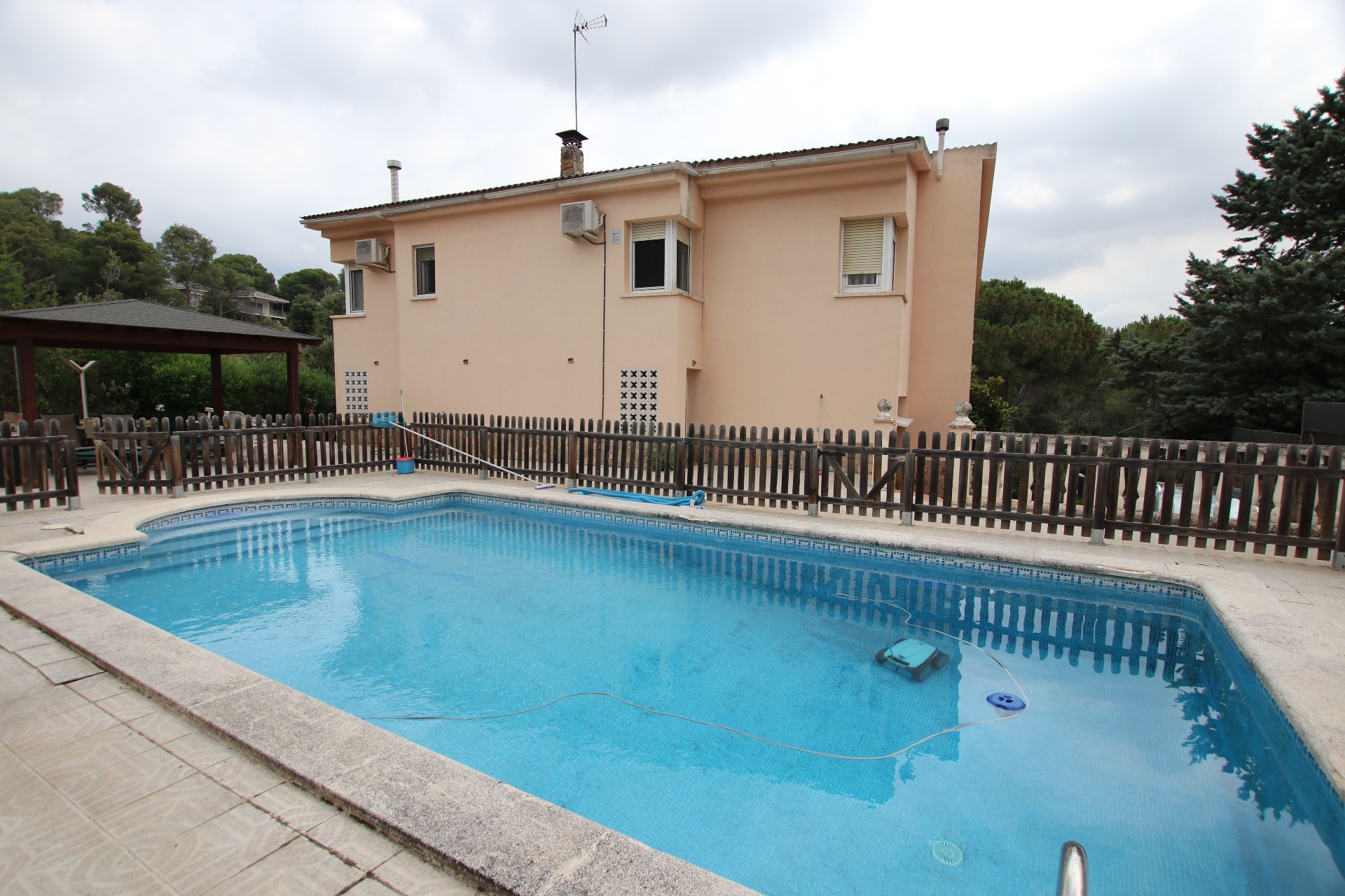 Piscina de Casa o xalet en venda en Caldes de Montbui amb Aire condicionat, Calefacció i Jardí privat