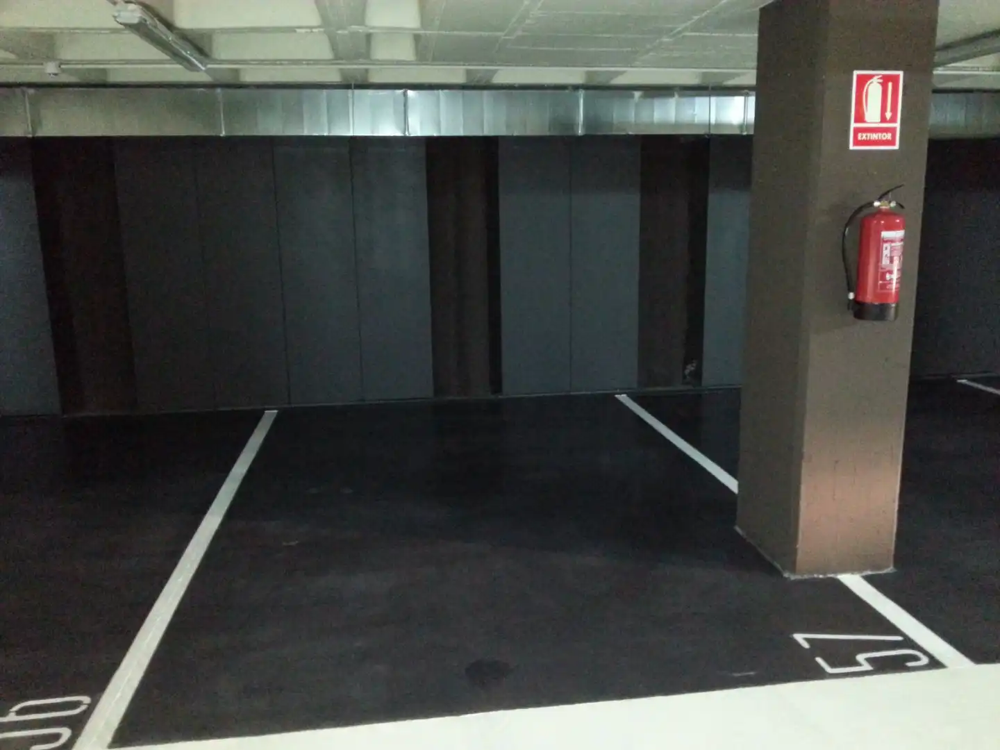 Parking of Flat for rent in Madrid  with Air Conditioner, Parquet flooring and Storage room