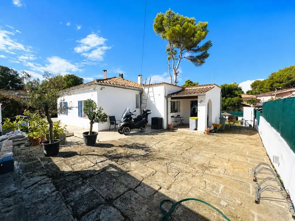 Vista exterior de Casa o xalet de lloguer en Calvià amb Aire condicionat, Jardí privat i Terrassa
