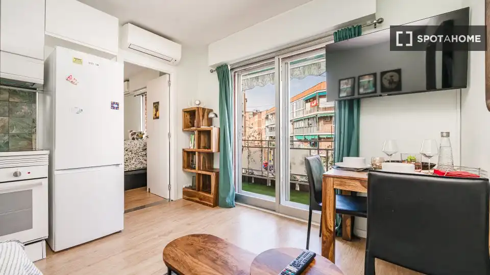 Terrassa de Pis de lloguer en  Madrid Capital amb Aire condicionat, Calefacció i Moblat