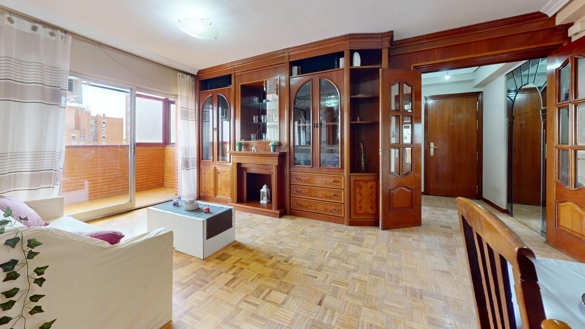 Flat for sale in Calle Villalobos, Palomeras Sureste