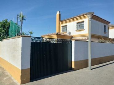 Casa bifamiliare con piscina in vendita a El Retiro - Parque Atlántico - Ronda este