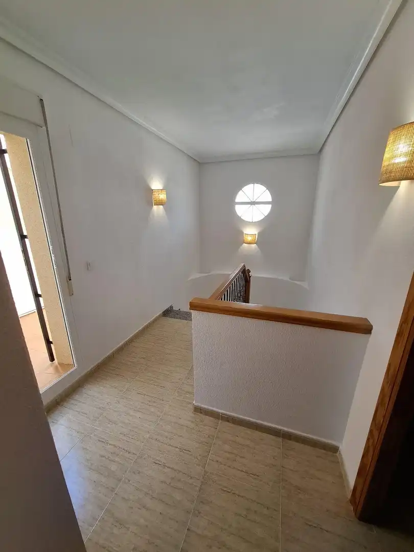Casa aparellada amb terrassa en venda a Calle Calle Cabo de Gata, imagen 24