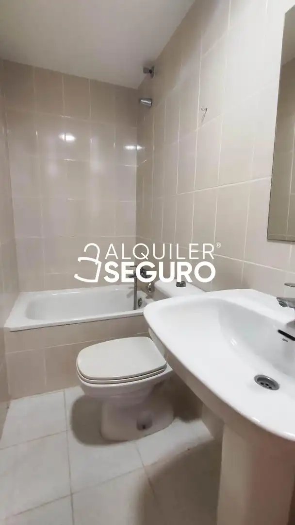 Baño de Piso de alquiler en Catarroja con Terraza