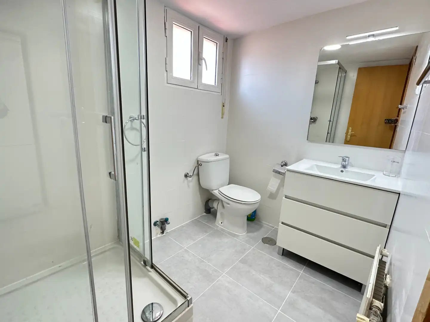 Baño de Piso de alquiler en Madrid con Calefacción y Lavadora
