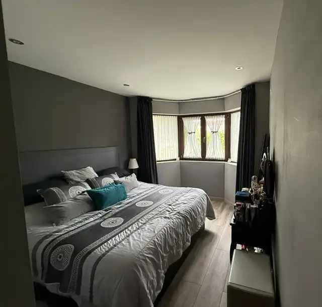 Dormitori de Casa o xalet en venda en Avilés amb Jardí privat, Terrassa i Moblat