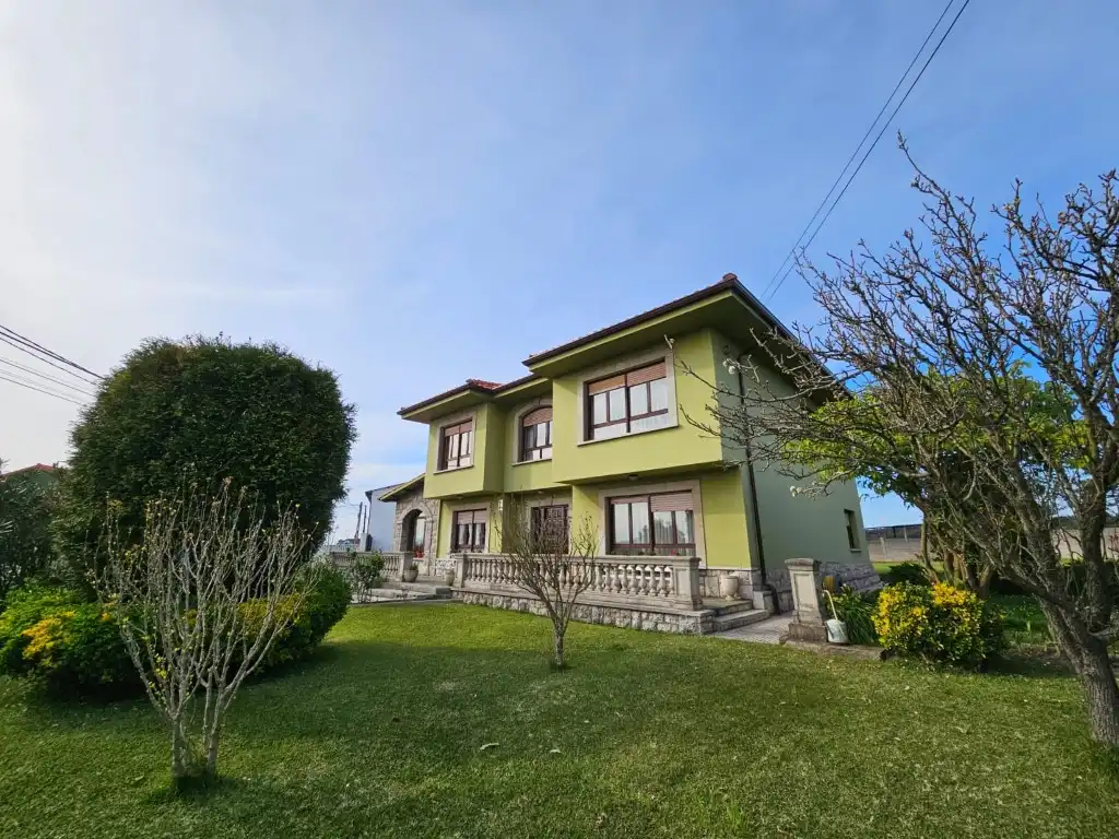 Vista exterior de Casa o chalet en venta en Avilés