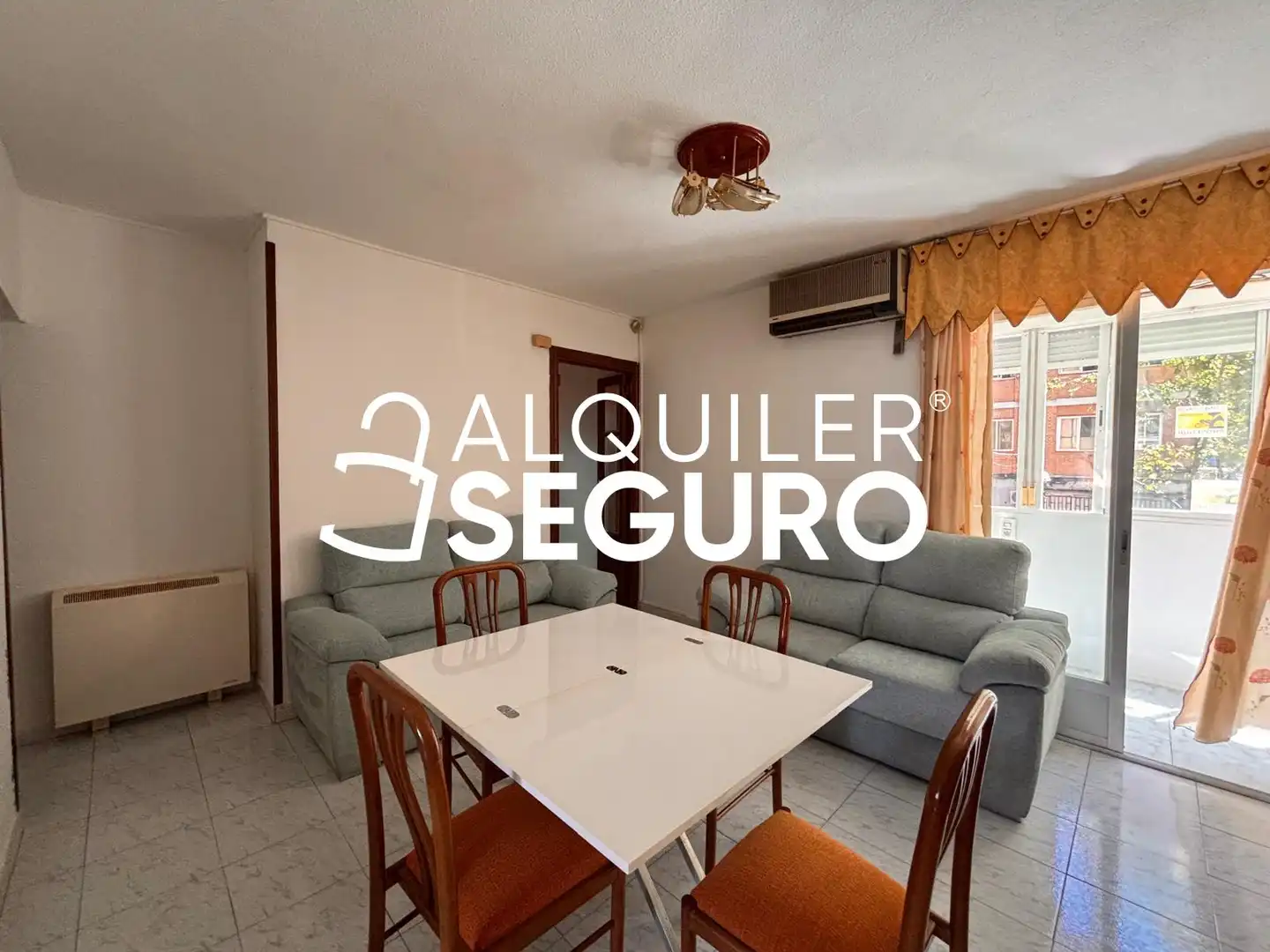 Living room of Flat for rent in Madrid  with Air Conditioner, Heating and Furnished