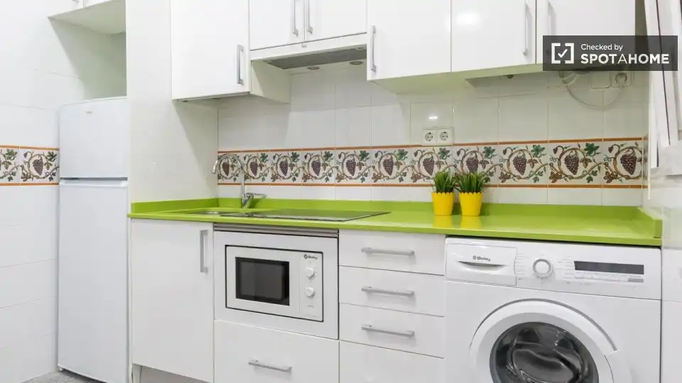 Cocina de Apartamento para compartir en Madrid con Aire acondicionado, Calefacción y Terraza
