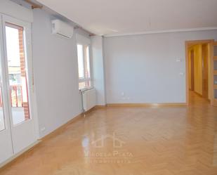 Living room of Flat for sale in Salamanca Capital  with Terrace and Balcony