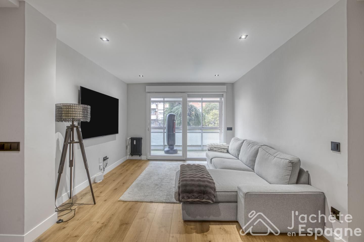 Living room of Flat for sale in  Madrid Capital  with Heating, Terrace and Storage room