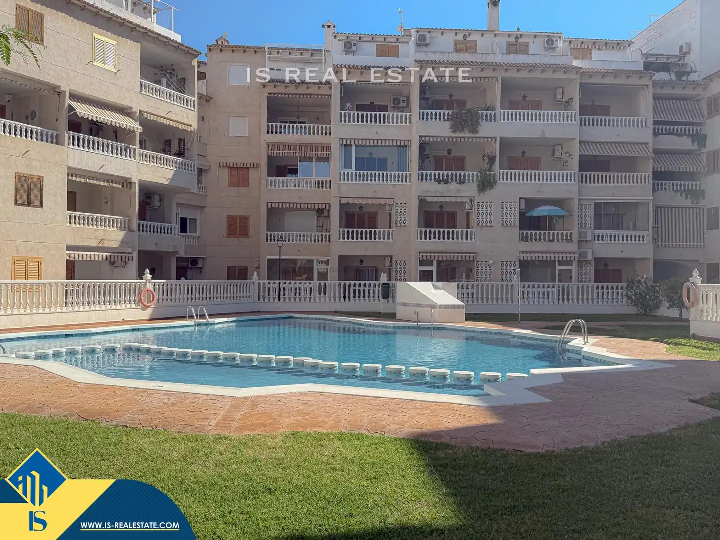 Schwimmbecken von Maisonette zum Verkauf in Torrevieja mit Terrasse, Möbliert und Fernseher