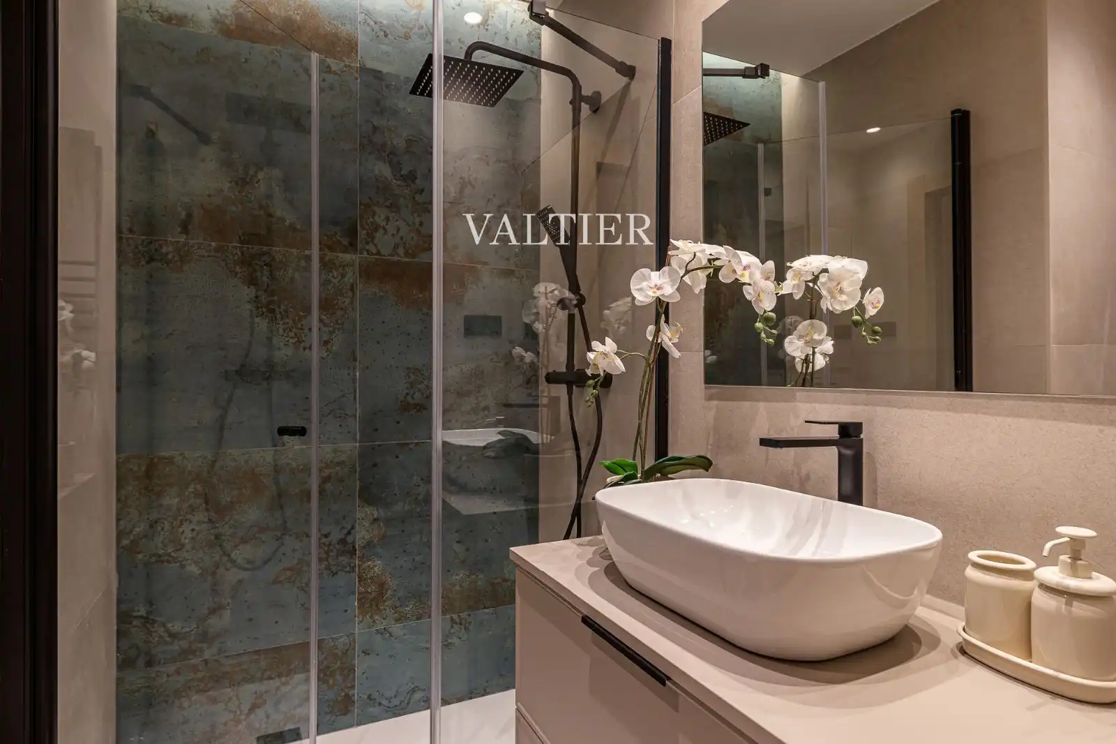 Bathroom of Flat for sale in Madrid  with Air Conditioner, Terrace and Furnished