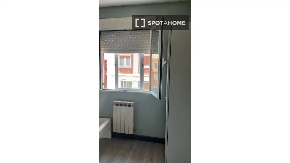 Habitación de Apartamento para compartir en Zaragoza con Aire acondicionado, Calefacción y Terraza