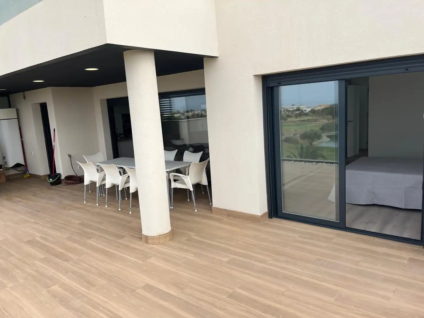 Terrassa de Àtic de lloguer en Almería amb Aire condicionat, Calefacció i Jardí privat