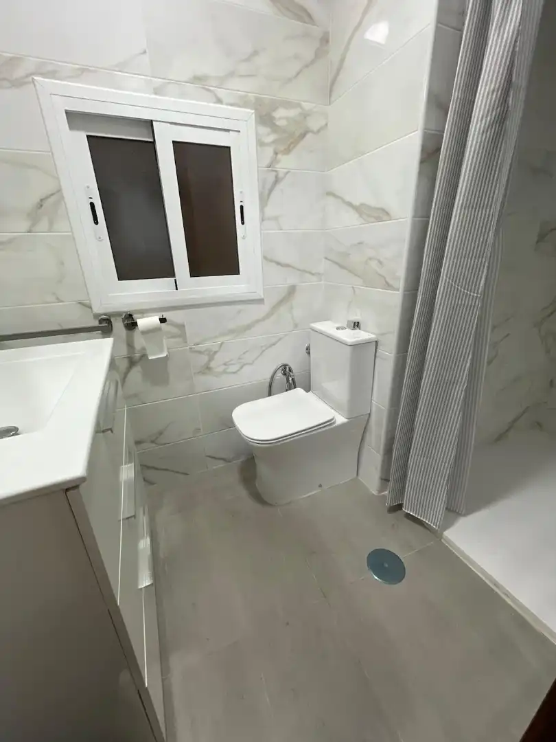 Badezimmer von Wohnung zur Miete in Melilla mit Möbliert