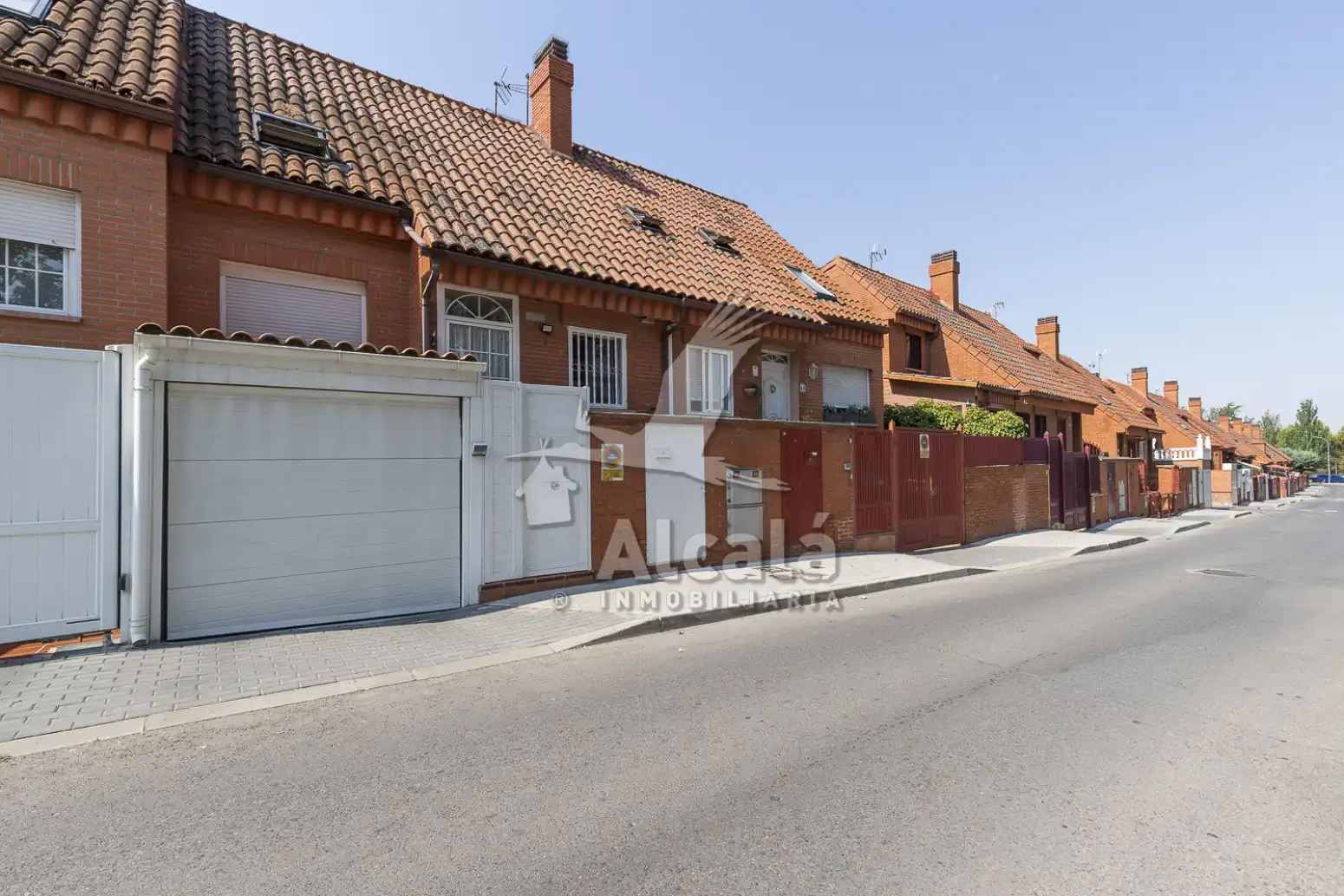 Vista exterior de Casa adosada en venda en Mejorada del Campo amb Aire condicionat, Calefacció i Traster