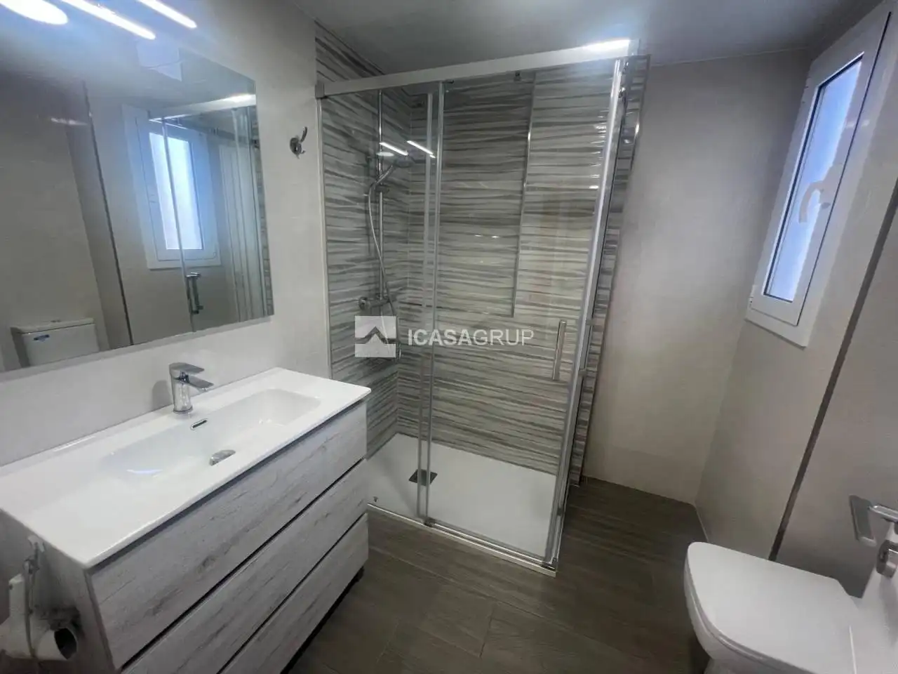 Badezimmer von Wohnung zum Verkauf in Rubí mit Klimaanlage und Balkon