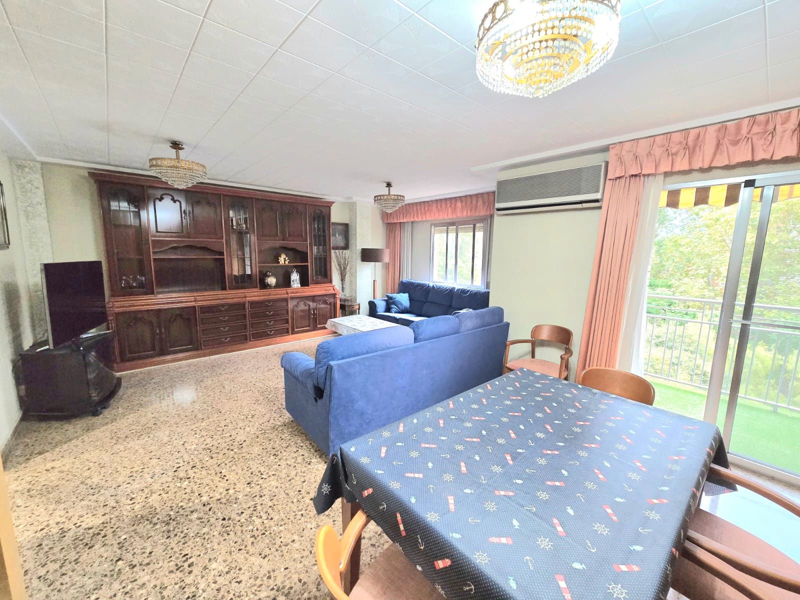 Living room of Flat for sale in  Valencia Capital  with Air Conditioner, Terrace and Furnished