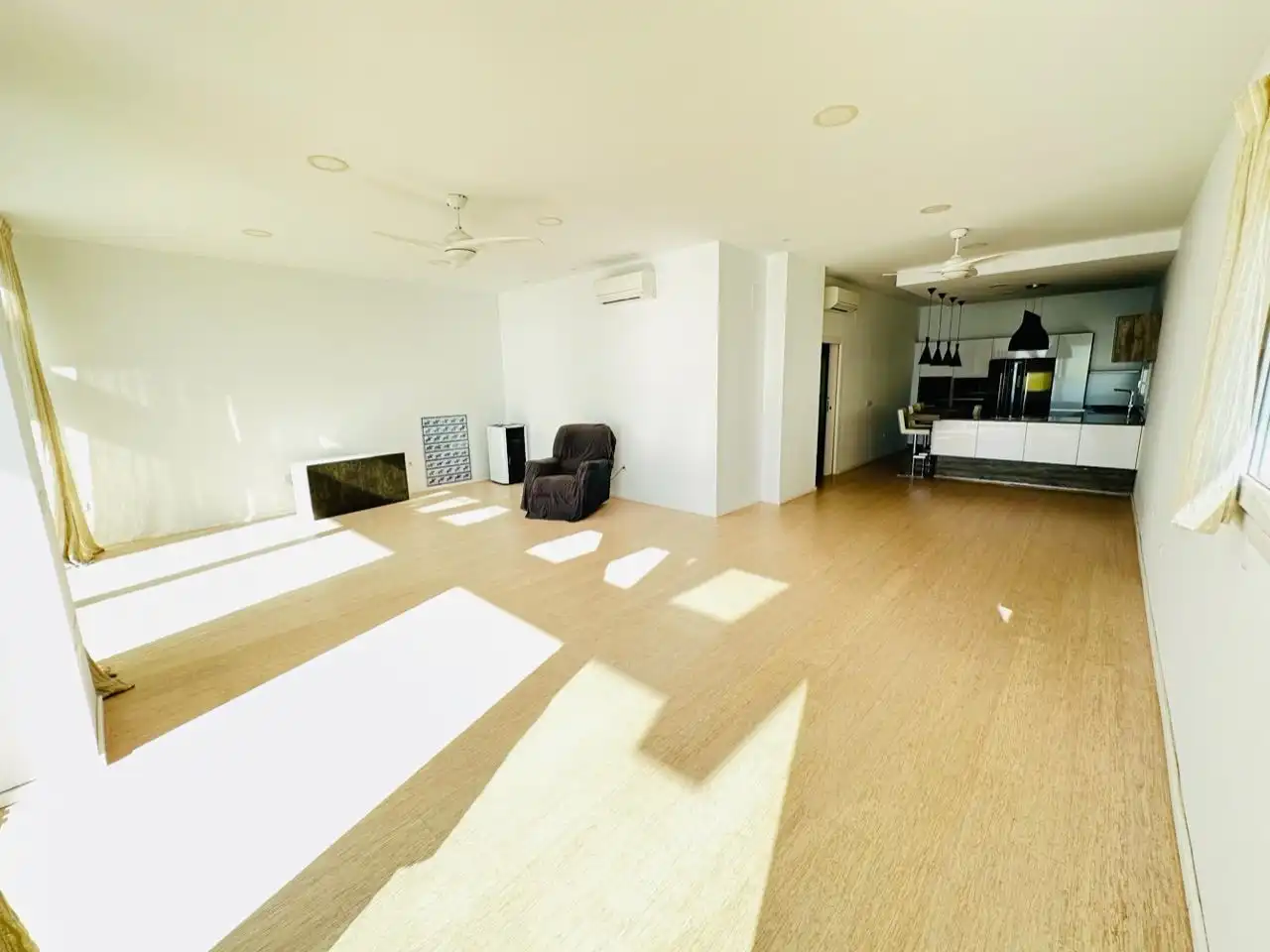 Sala d'estar de Casa o xalet en venda en Nerja amb Aire condicionat, Jardí privat i Traster