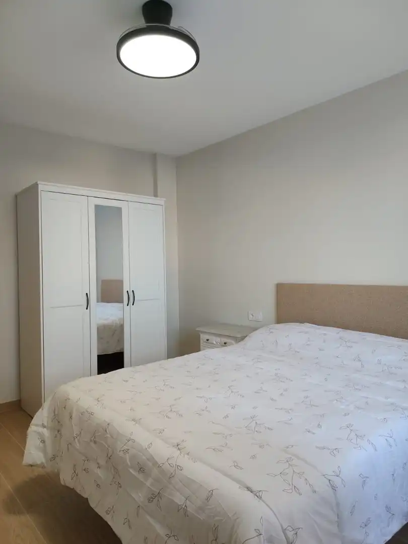 Habitación de Apartamento de alquiler en Fuengirola con Aire acondicionado, Terraza y Amueblado